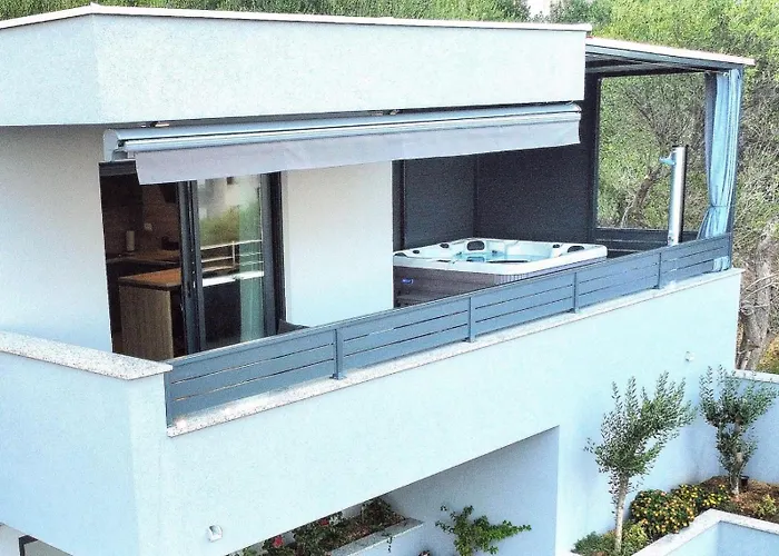 Holiday Home Vucko With Jacuzzi