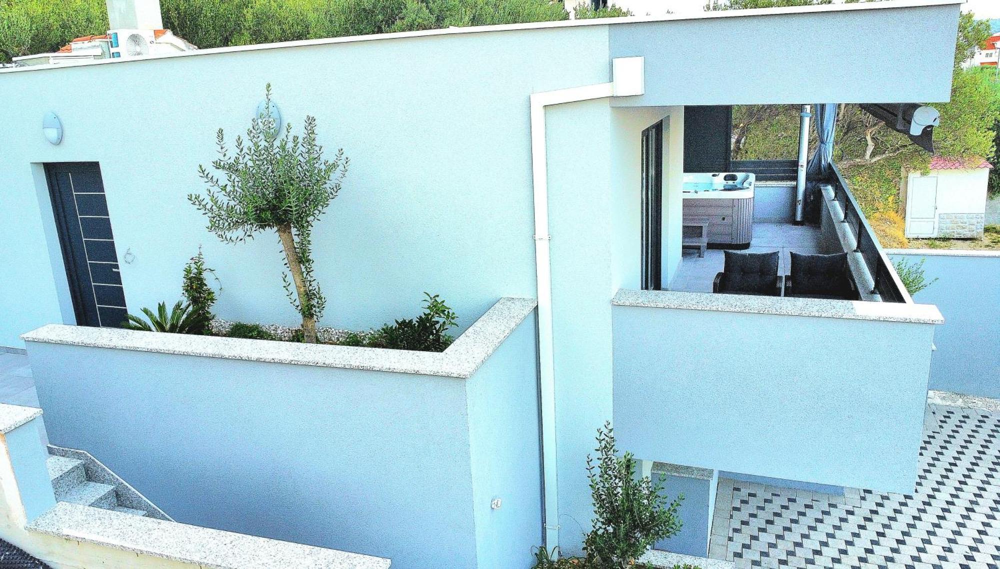 Vucko With Jacuzzi Ferienhaus