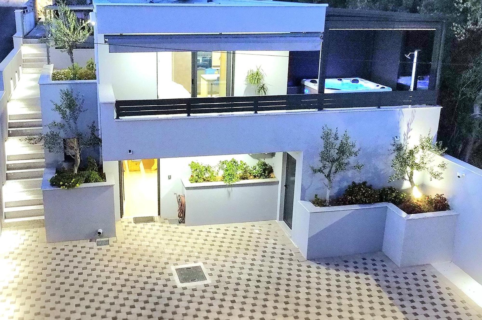 Holiday home Vucko With Jacuzzi *
